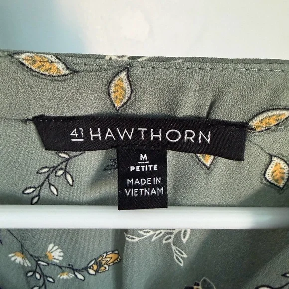 41 Hawthorn Olive Green Floral V-Neck Blouse - Picture 2 of 5